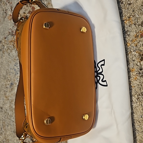 *Practically New* Drawstring bag - Picture 3 of 4